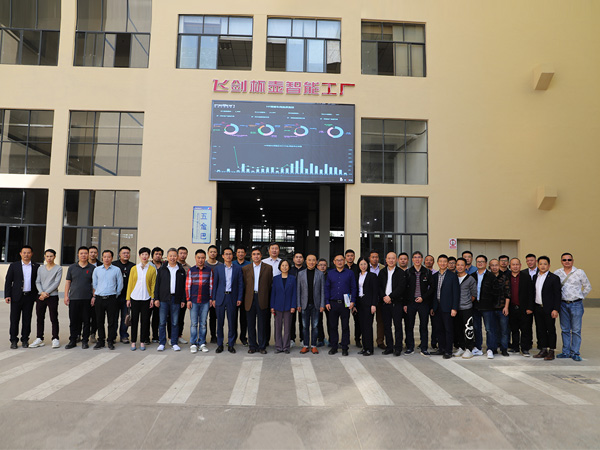 杯業協會行業領（lǐng）導們蒞臨客戶現場參觀